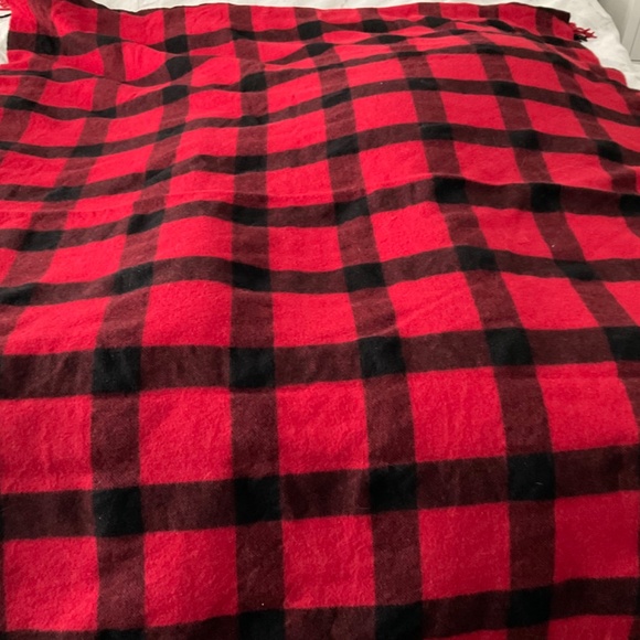Ralph Lauren Red Buffalo Plaid Throw / Wrap - Picture 3 of 3